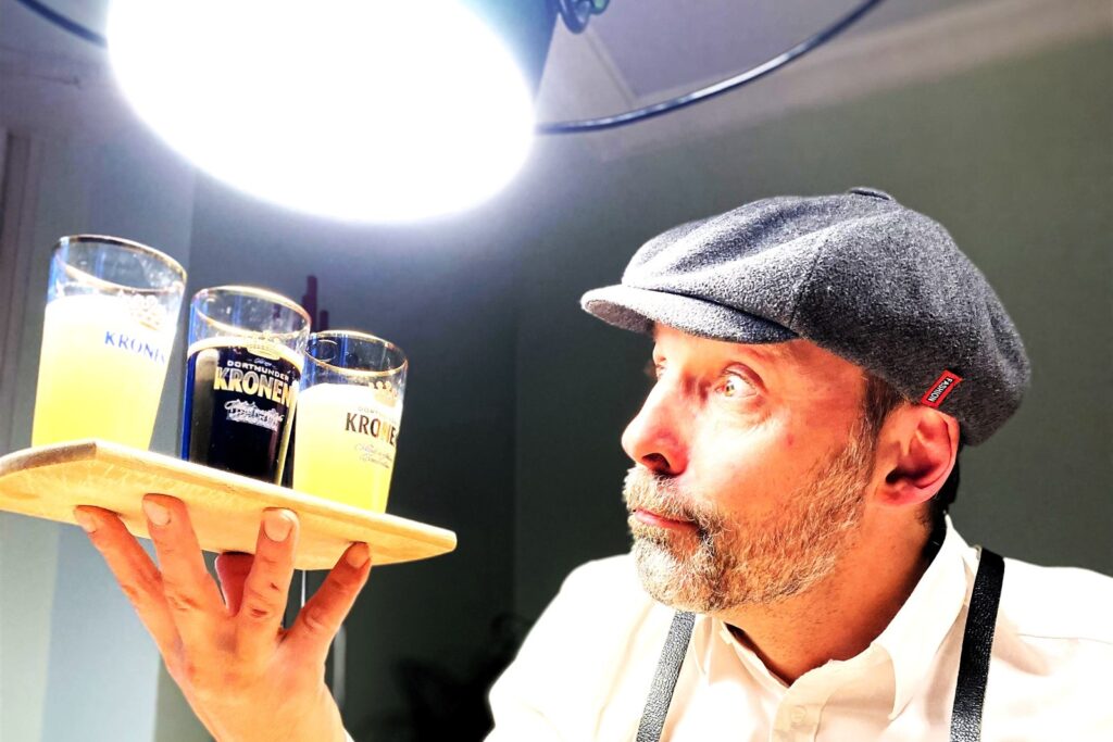 Fritze Brinkhoffs serviert Stößchen